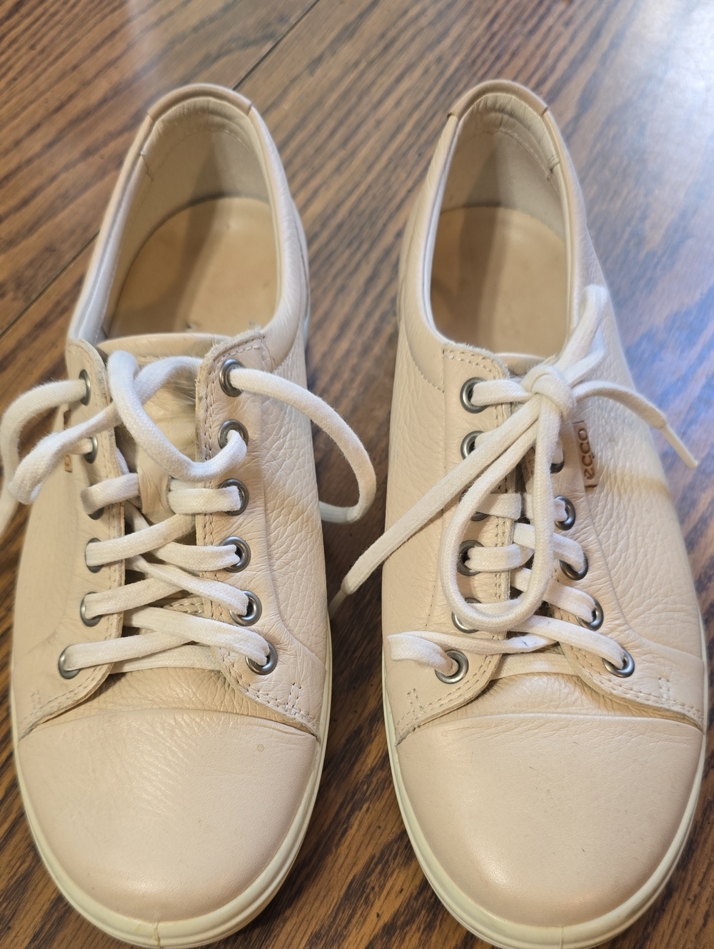 ECCO Women's Cream Leather Lace-Up Sneakers